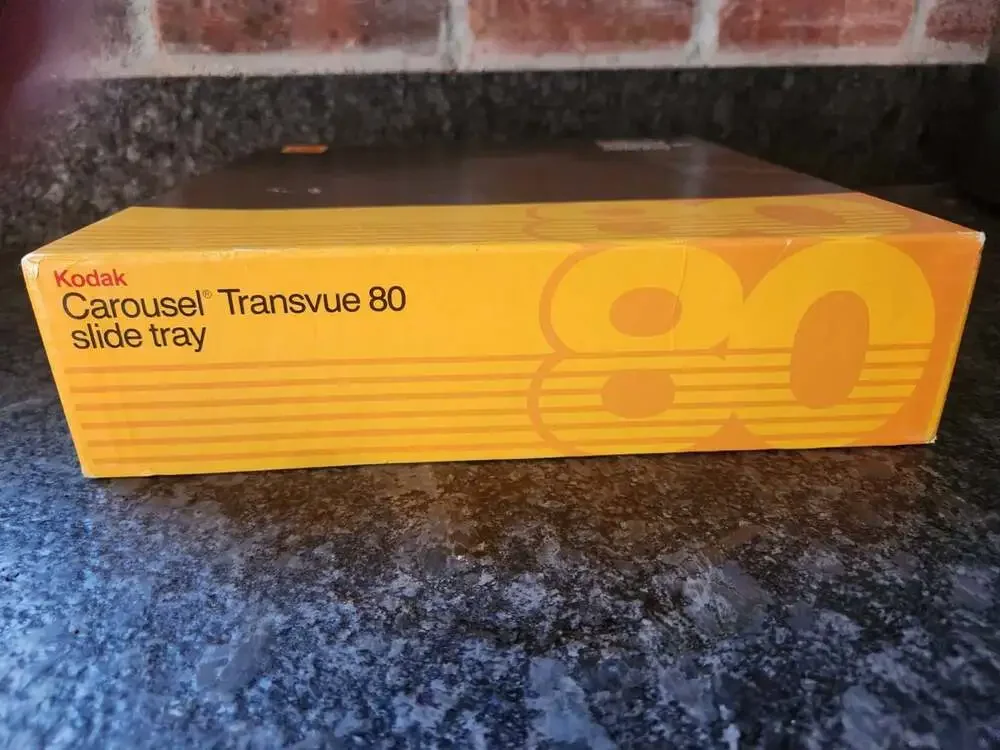 VINTAGE 1983 KODAK CAROUSEL TRANSVUE 80 SLIDE TRAY IN ORIGINAL BOX - PHOTOGRAPHY